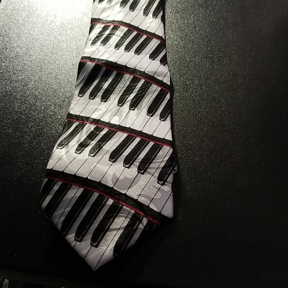 NWT piano keyboard tie